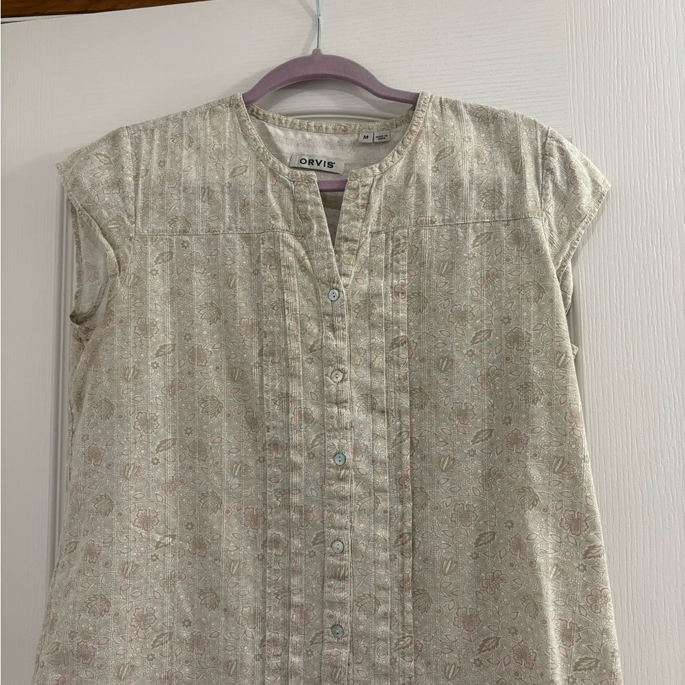 Orvis Women’s Sleeveless Shirt Size Medium. 100% cotton.